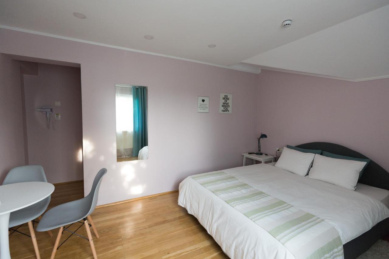Casa Ris Hotel ทาร์กู จิอู ภายนอก รูปภาพ