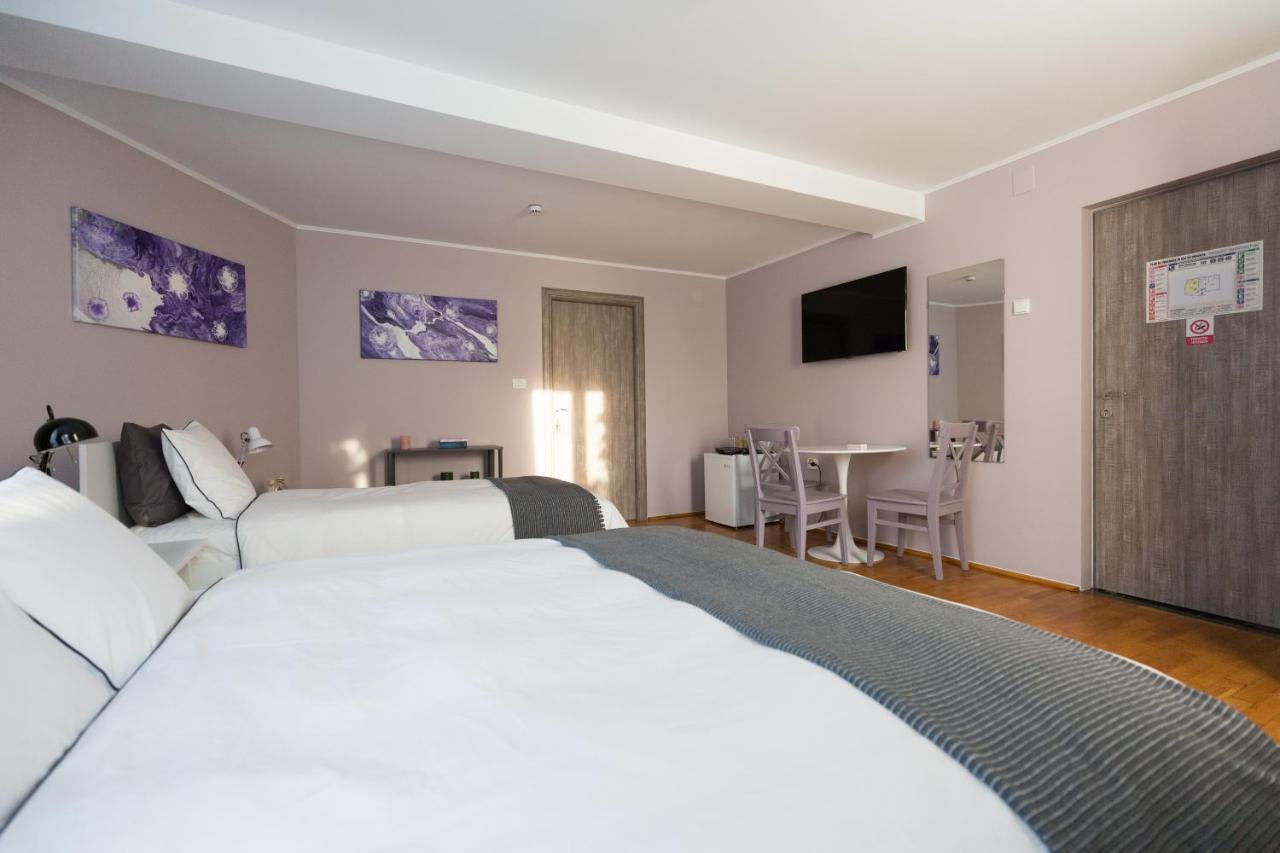 Casa Ris Hotel ทาร์กู จิอู ภายนอก รูปภาพ